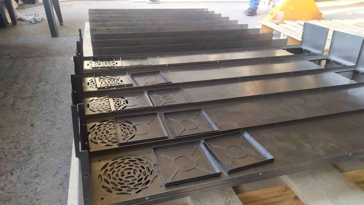 Large and small series through laser cutting and bending