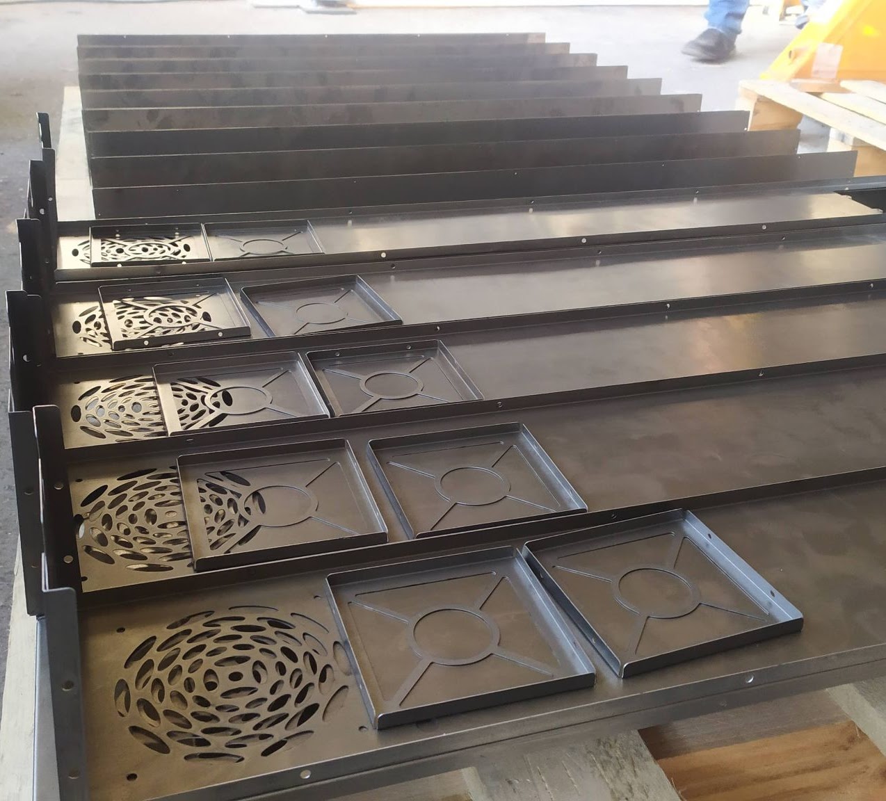 Precise sheet metal bending